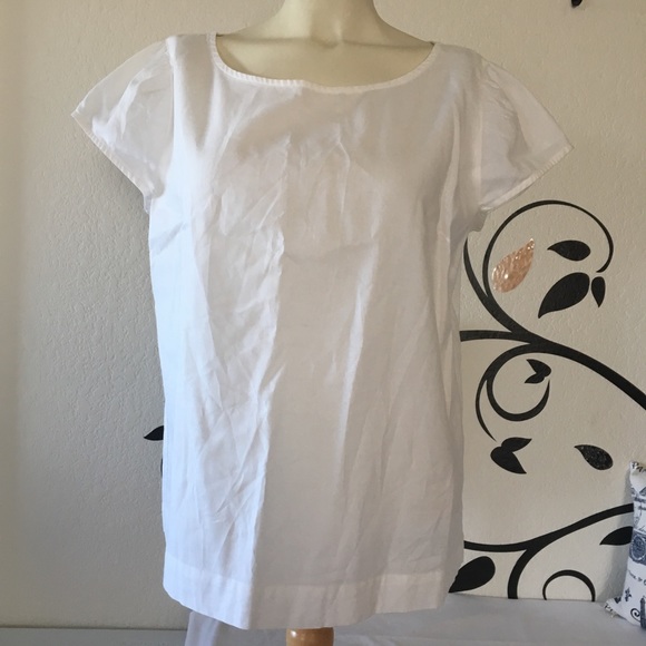 Vineyard Vines Tops - Vineyard Vines white top with back zipper